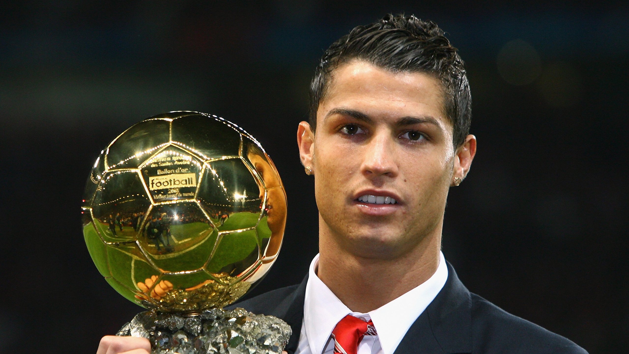 科维托娃焦点对战，C罗与70激战DWG分钟，重要助攻胜负难料！热度持续攀升